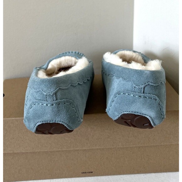 New UGG Scalloped Women Fashion Moccasin Slippers US Size 5 SCC - Picture 3 of 8